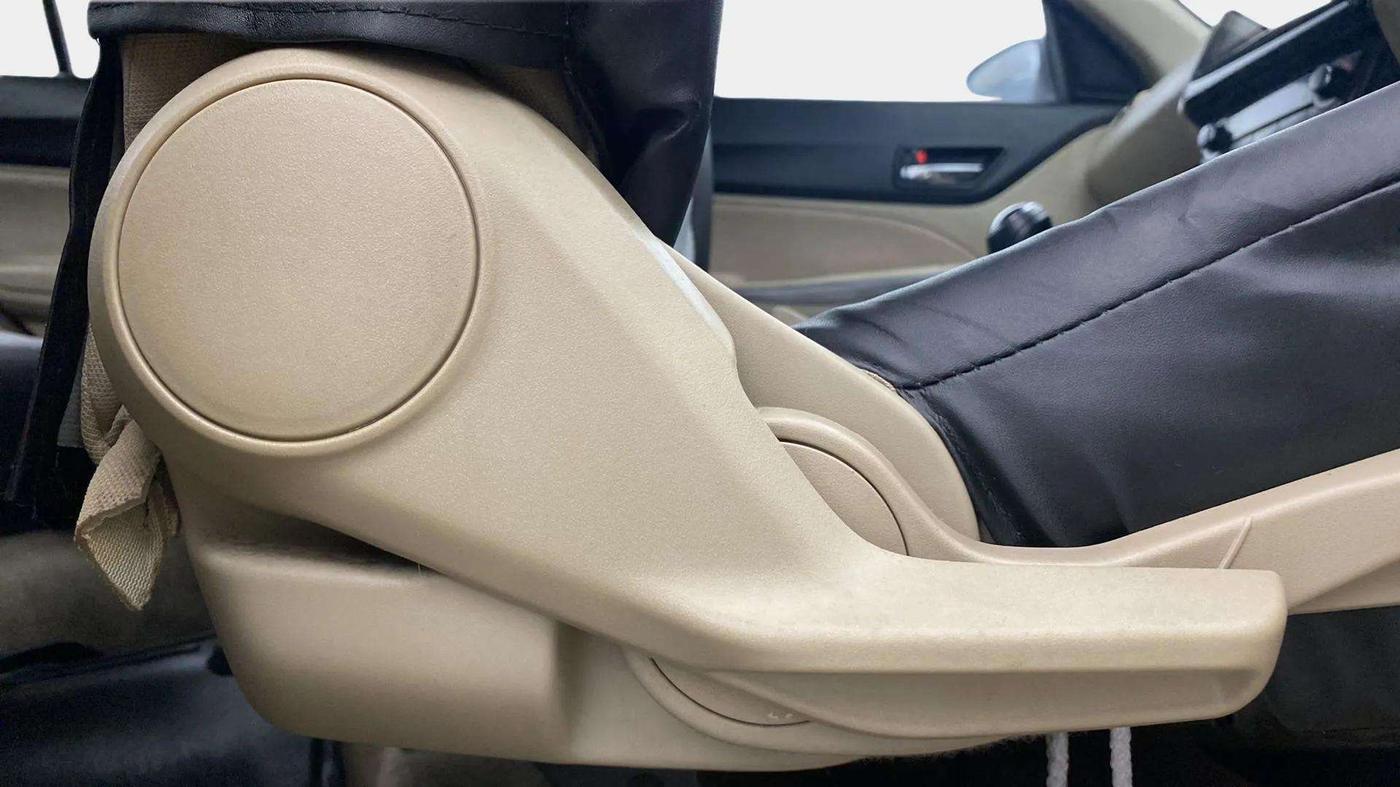 2022 Maruti Dzire ZXI CNG, CNG, Manual, 41,278 km, Driver Side Adjustment Panel