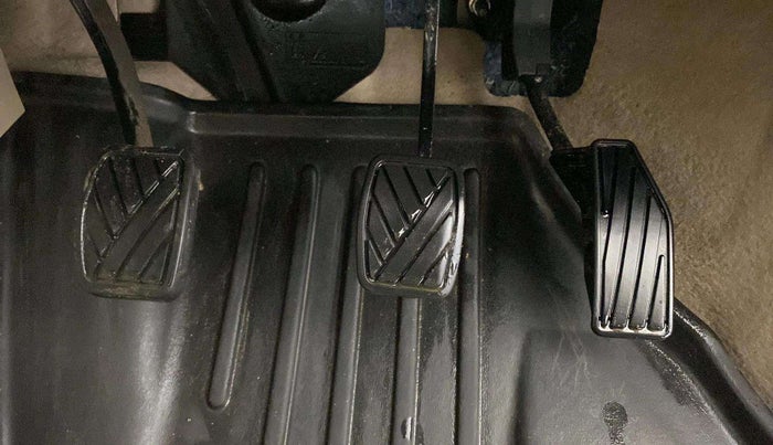 2022 Maruti Dzire ZXI CNG, CNG, Manual, 41,278 km, Pedals