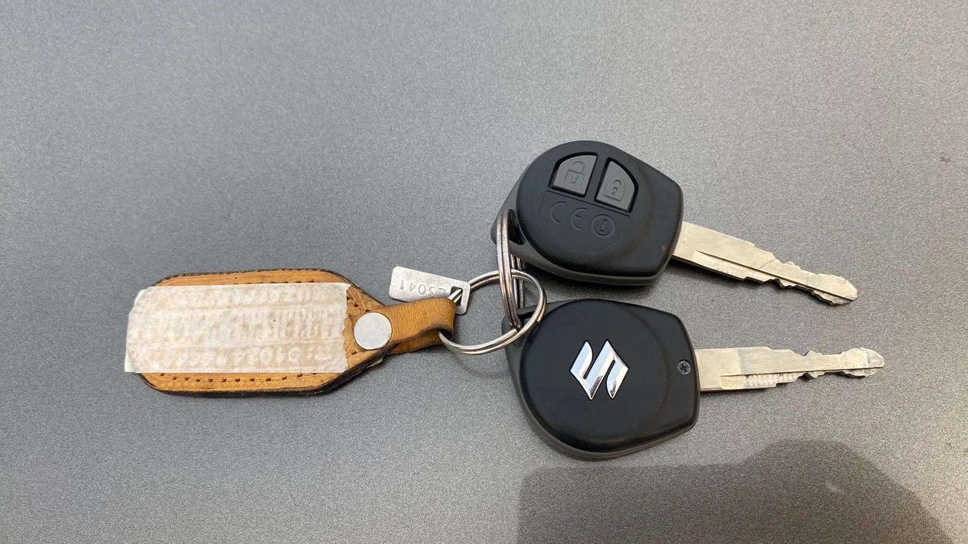 2023 Maruti Dzire VXI, Petrol, Manual, 10,234 km, Key Close Up