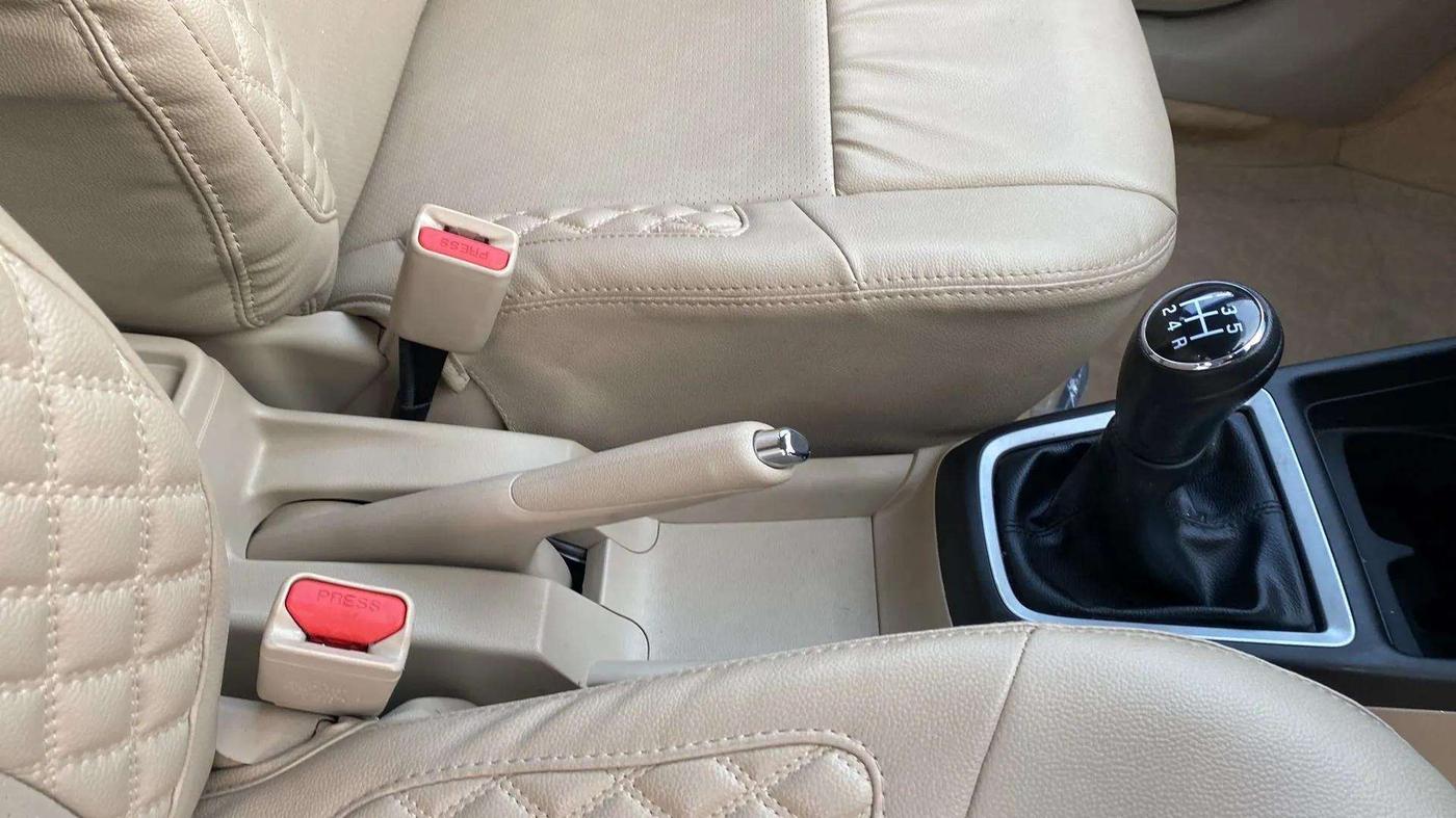 2023 Maruti Dzire VXI, Petrol, Manual, 10,234 km, Gear Lever