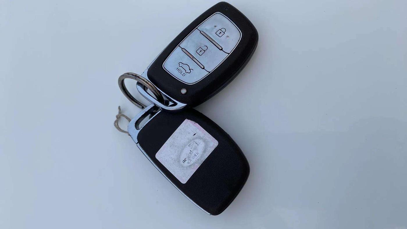 2020 Hyundai AURA SX 1.2, Petrol, Manual, 66,116 km, Key Close Up
