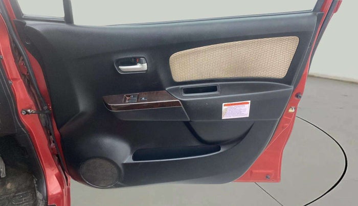 2017 Maruti Wagon R 1.0 LXI CNG, CNG, Manual, 73,980 km, Driver Side Door Panels Control