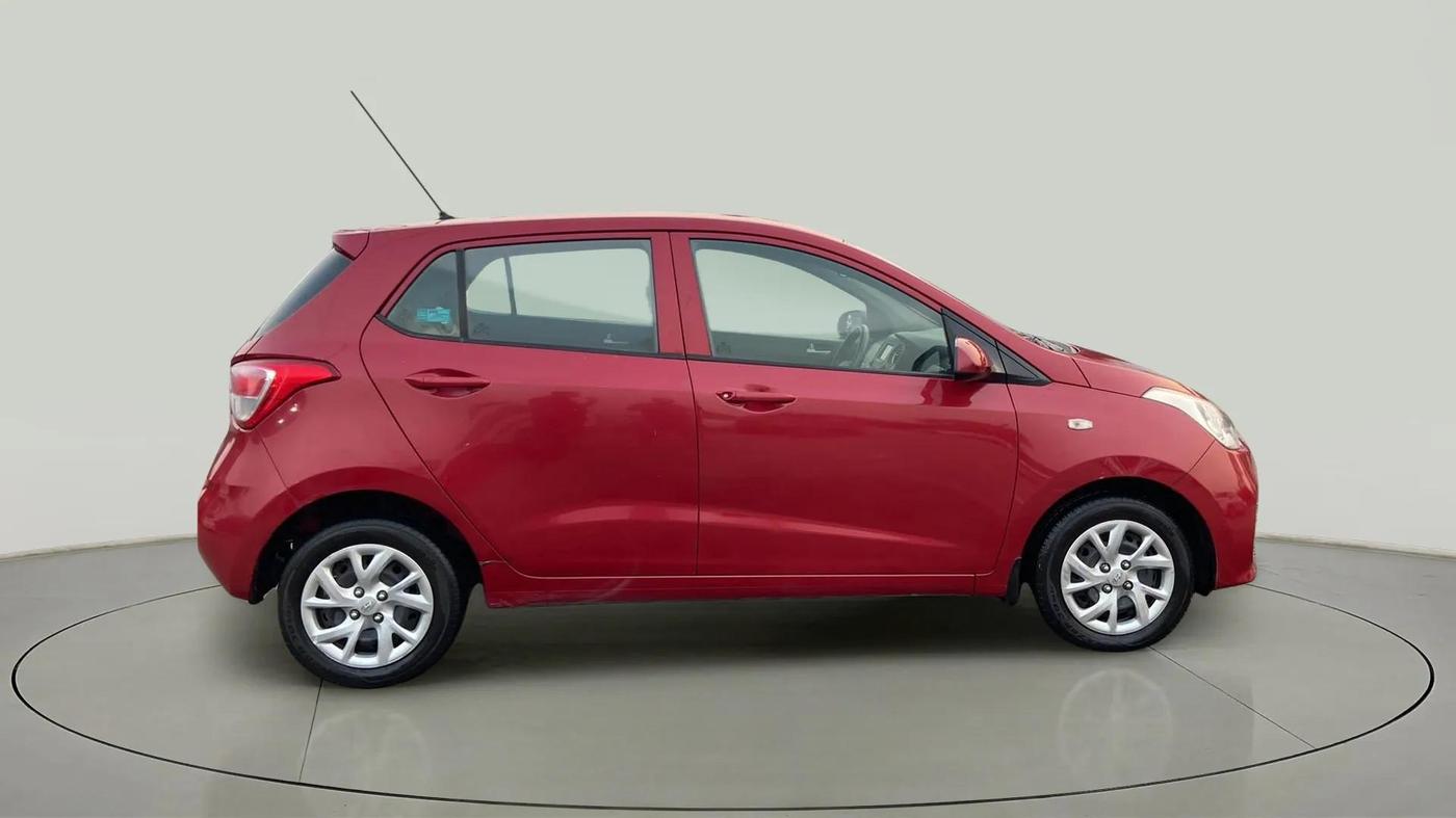2017 Hyundai Grand i10 SPORTZ 1.2 KAPPA VTVT, Petrol, Manual, 31,746 km, Right Side View