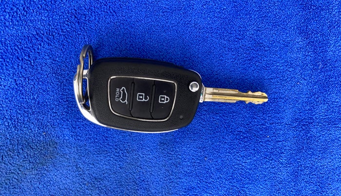 2017 Hyundai Creta E PLUS 1.6 PETROL, Petrol, Manual, 83,166 km, Key Close Up