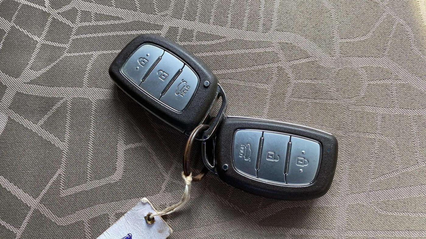 2018 Hyundai Grand i10 ASTA 1.2 KAPPA VTVT, Petrol, Manual, 14,707 km, Key Close Up