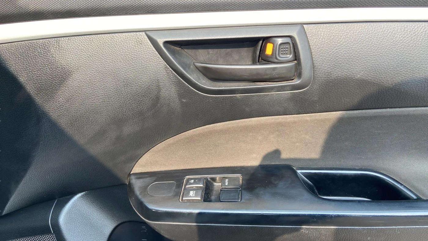 2016 Maruti Swift LXI, Petrol, Manual, 71,508 km, Driver Side Door Panels Control