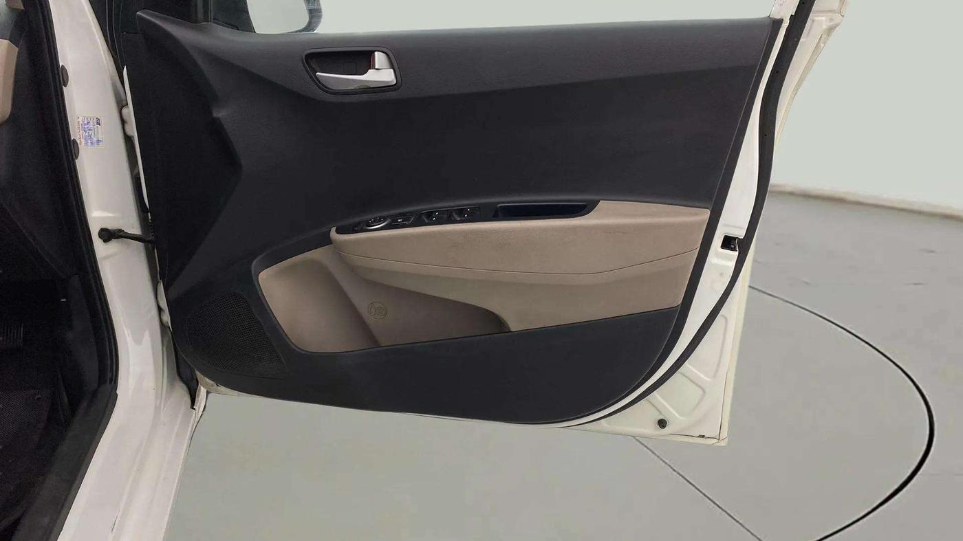 2017 Hyundai Grand i10 SPORTZ (O) 1.2 KAPPA VTVT, Petrol, Manual, 57,650 km, Driver Side Door Panels Control