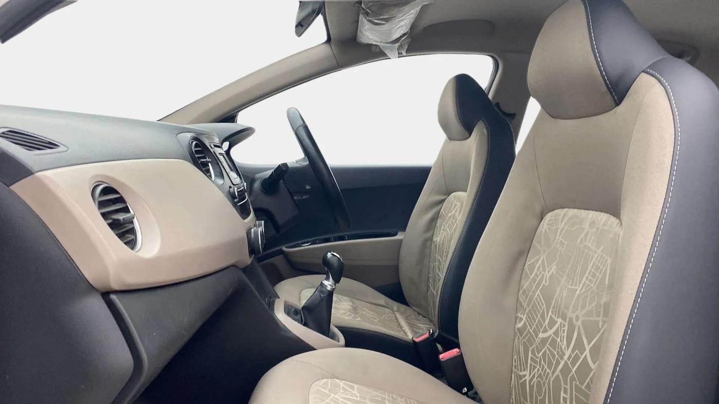 2015 Hyundai Xcent S (O) 1.2, Petrol, Manual, 94,371 km, Right Side Front Door Cabin
