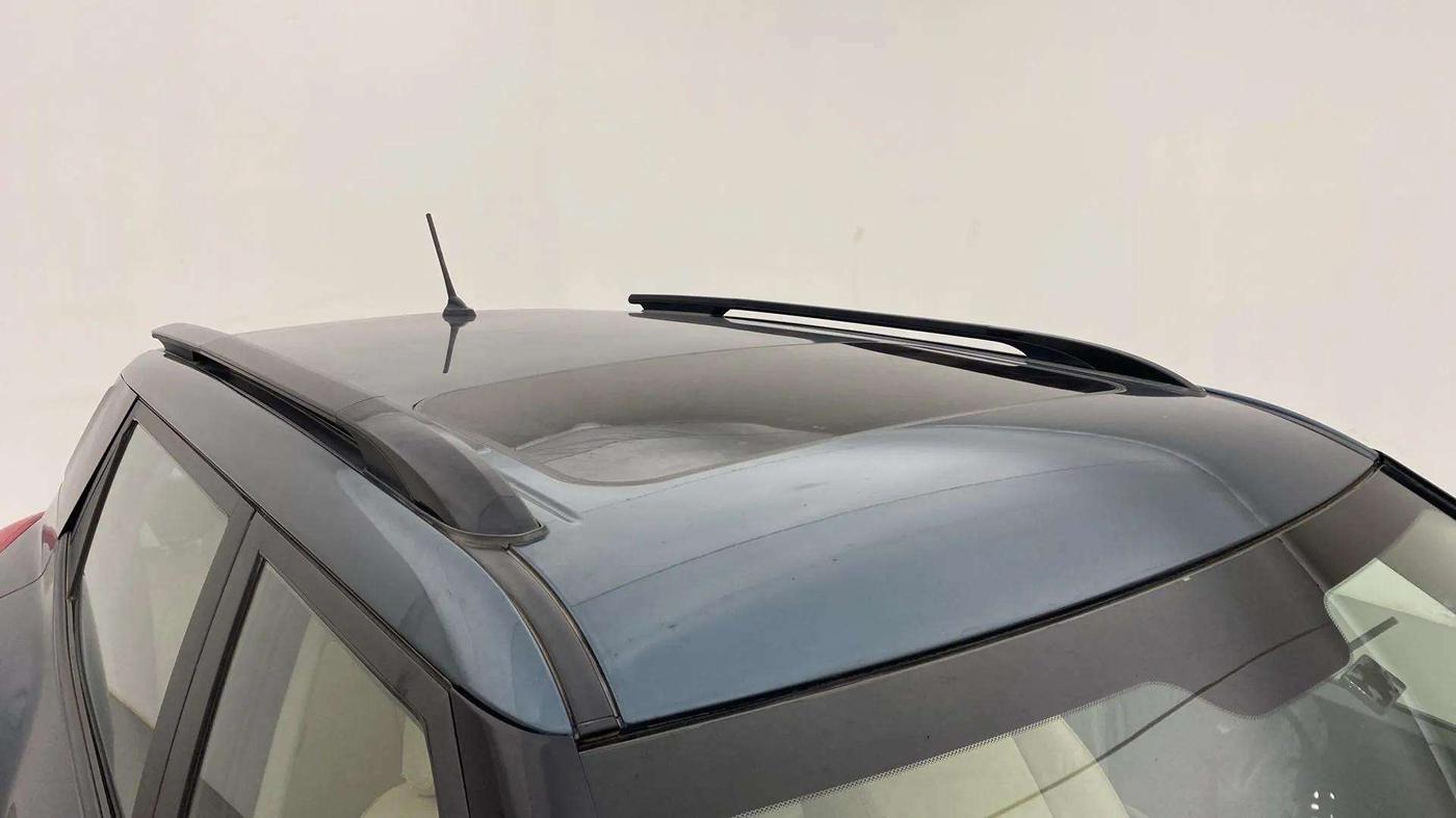 2022 Mahindra XUV300 W6 1.2 PETROL AMT, Petrol, Automatic, 25,753 km, Roof