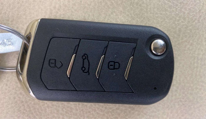 2022 Mahindra XUV300 W6 1.2 PETROL AMT, Petrol, Automatic, 25,753 km, Key Close Up