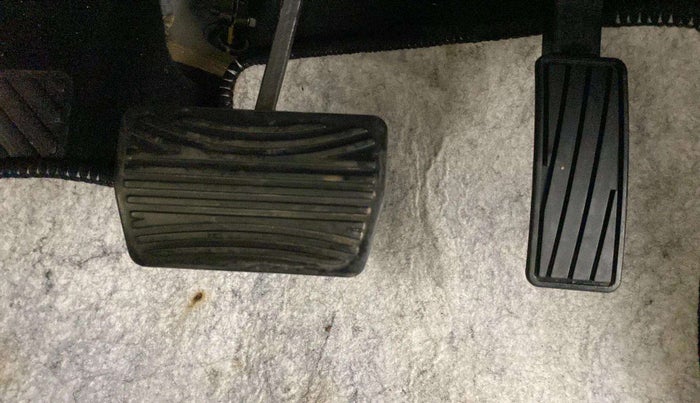 2022 Mahindra XUV300 W6 1.2 PETROL AMT, Petrol, Automatic, 25,753 km, Pedals