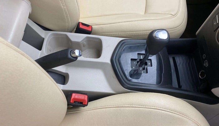 2022 Mahindra XUV300 W6 1.2 PETROL AMT, Petrol, Automatic, 25,753 km, Gear Lever
