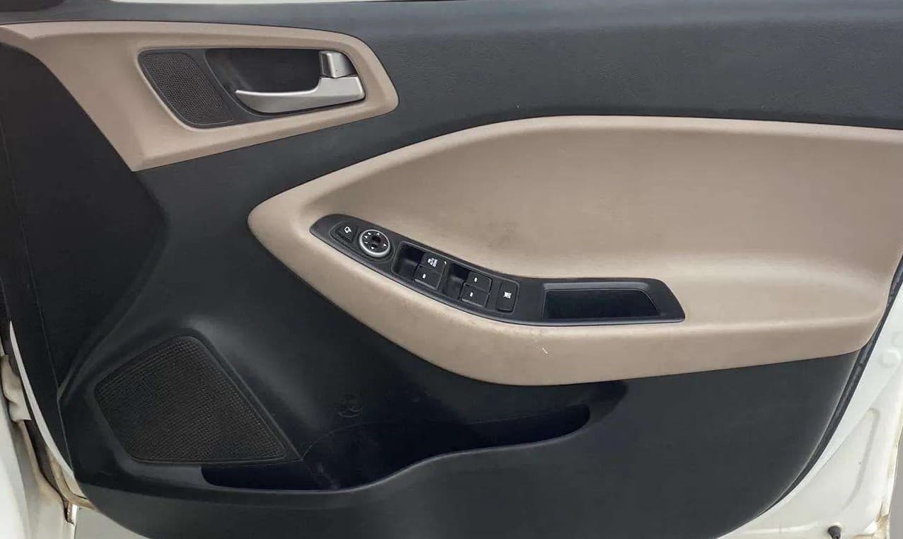 2019 Hyundai Elite i20 SPORTZ PLUS 1.2, CNG, Manual, 84,022 km, Driver Side Door Panels Control