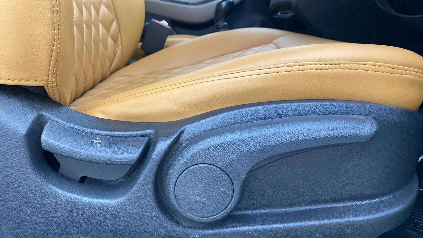 2019 Hyundai Elite i20 SPORTZ PLUS 1.2, CNG, Manual, 84,022 km, Driver Side Adjustment Panel