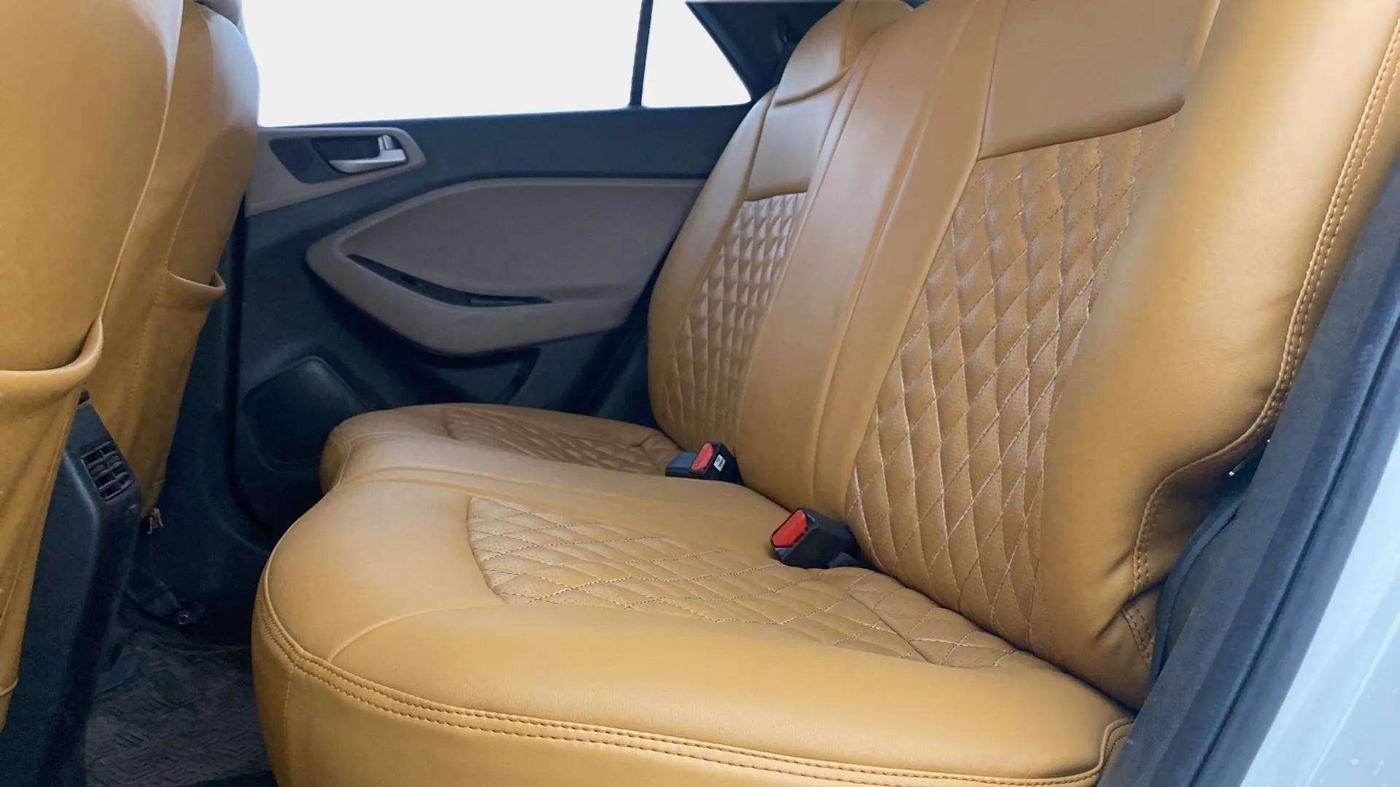 2019 Hyundai Elite i20 SPORTZ PLUS 1.2, CNG, Manual, 84,022 km, Right Side Rear Door Cabin