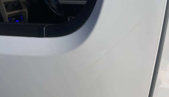 2023 Maruti Eeco 5 STR AC CNG, CNG, Manual, 16,205 km, Front passenger door - Slightly dented