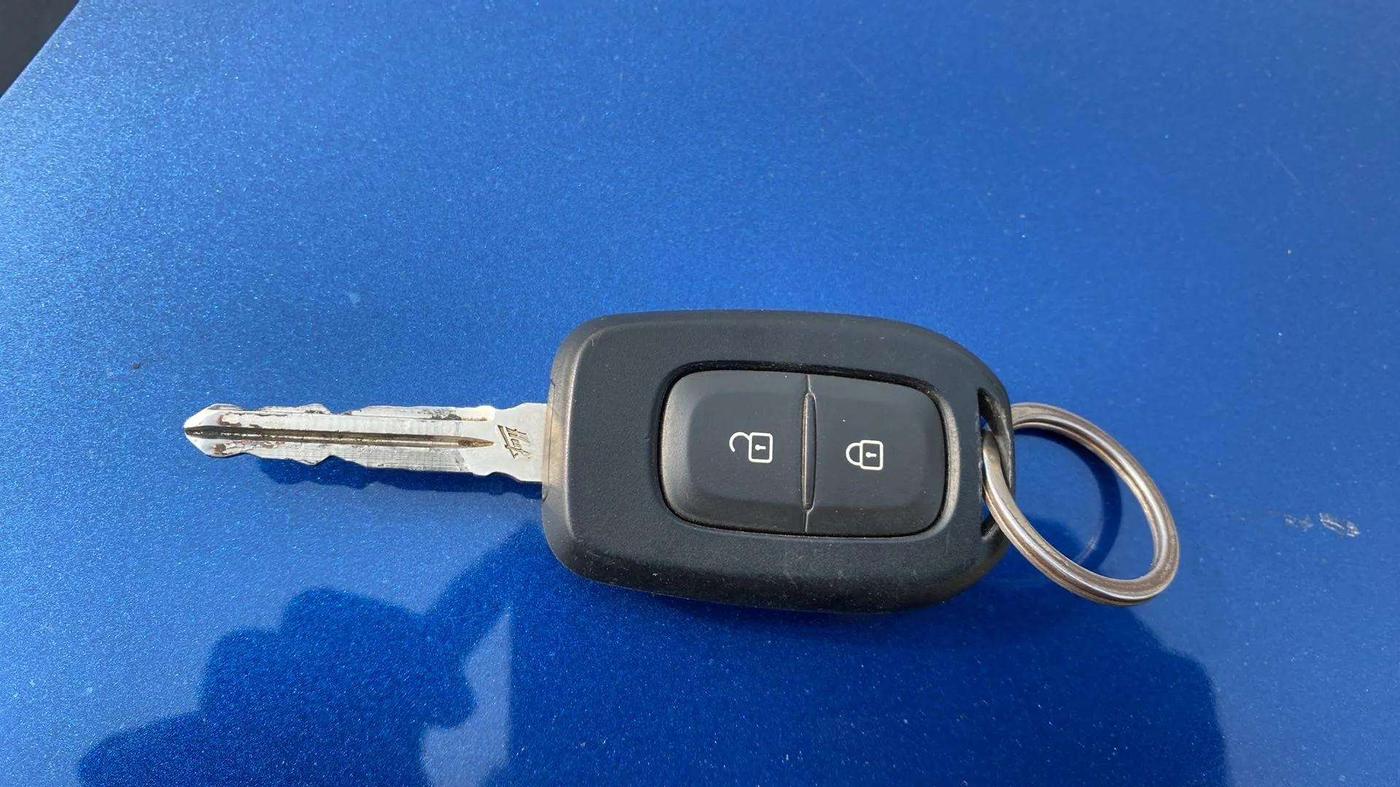 2022 Renault TRIBER RXT, Petrol, Manual, 16,943 km, Key Close Up
