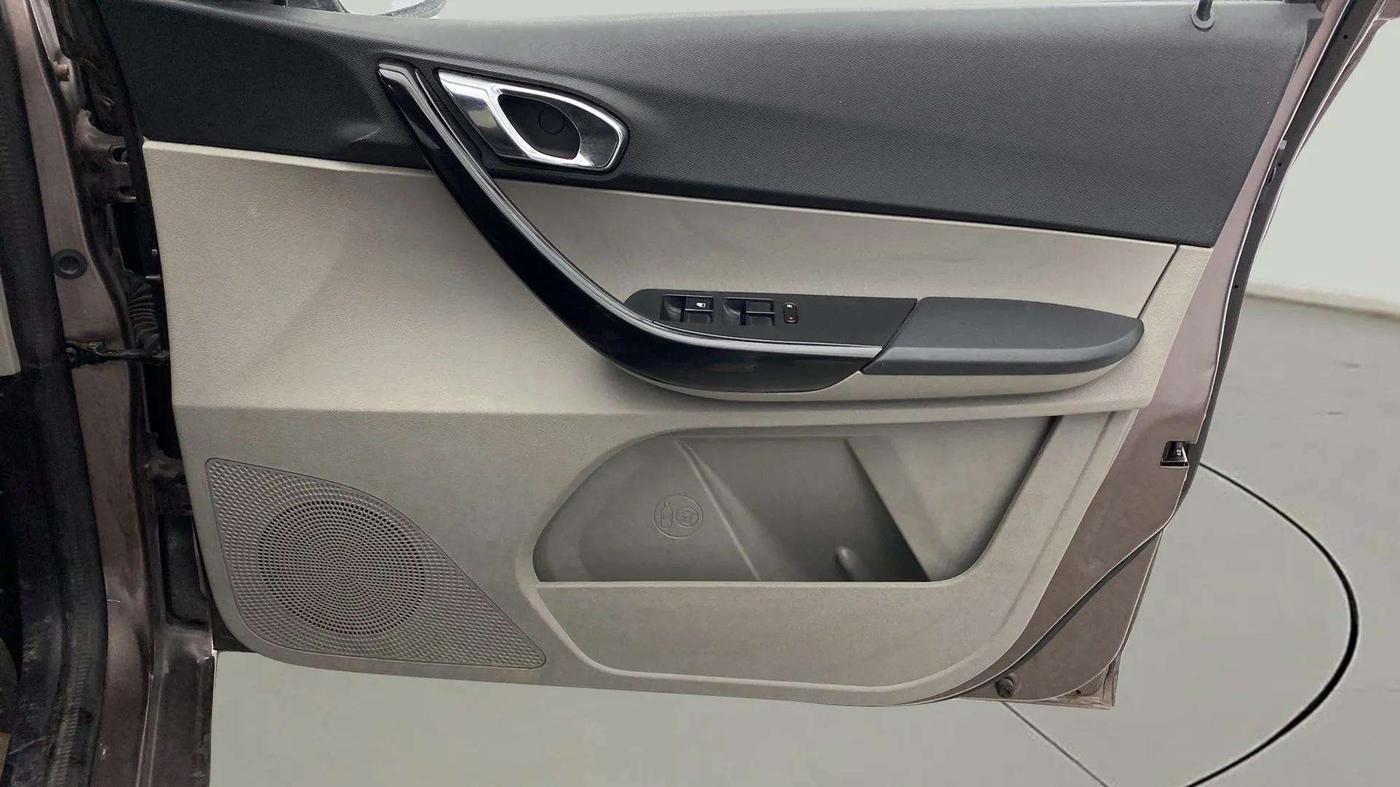 2019 Tata Tiago XZ PLUS PETROL, Petrol, Manual, 57,685 km, Driver Side Door Panels Control