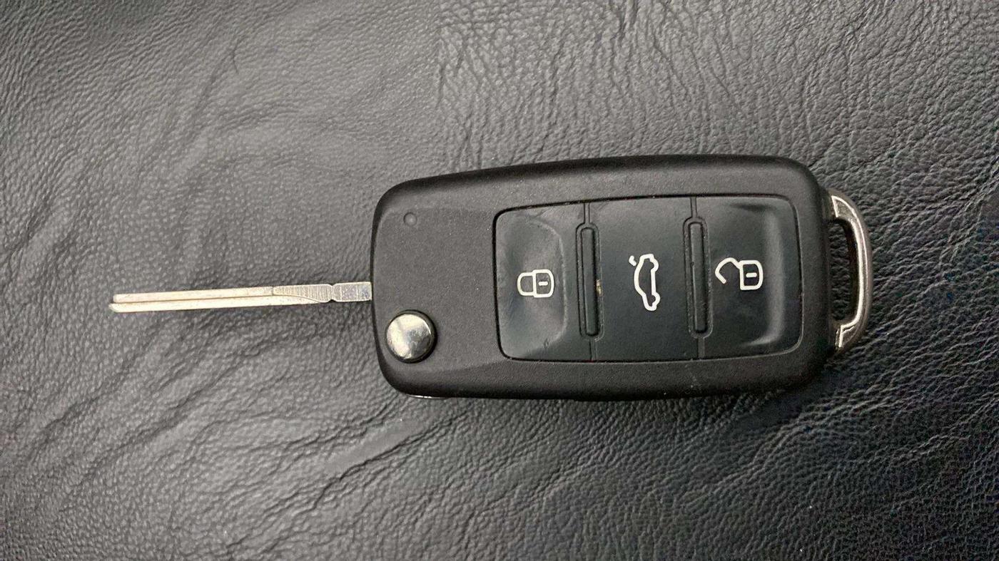 2017 Volkswagen Ameo HIGHLINE1.2L, Petrol, Manual, 87,563 km, Key Close Up