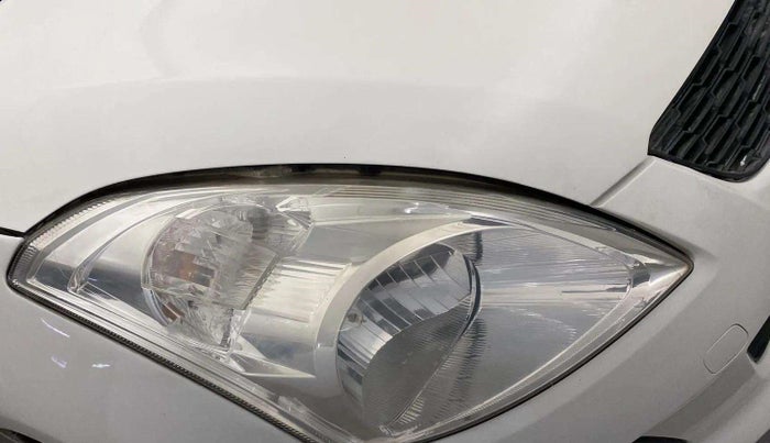 2015 Maruti Swift ZXI, Petrol, Manual, 93,061 km, Right headlight - Clamp has minor damage