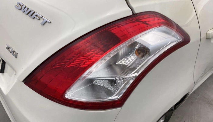 2015 Maruti Swift ZXI, Petrol, Manual, 93,061 km, Right tail light - Minor scratches