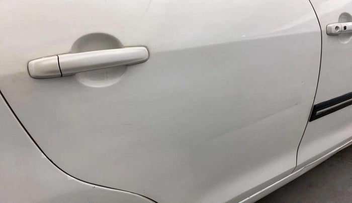 2015 Maruti Swift ZXI, Petrol, Manual, 93,061 km, Right rear door - Slightly dented