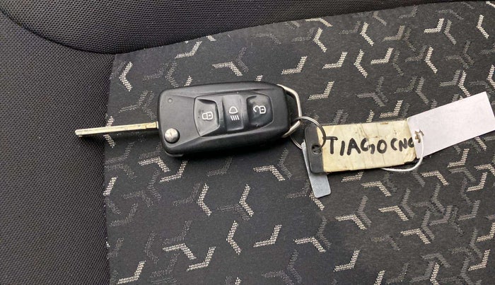 2022 Tata Tiago XZ PLUS CNG, CNG, Manual, 17,666 km, Key Close Up