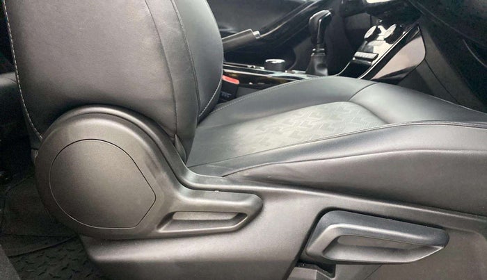 2022 Tata NEXON XZ PLUS (O) PETROL DARK EDITION, Petrol, Manual, 45,917 km, Driver Side Adjustment Panel