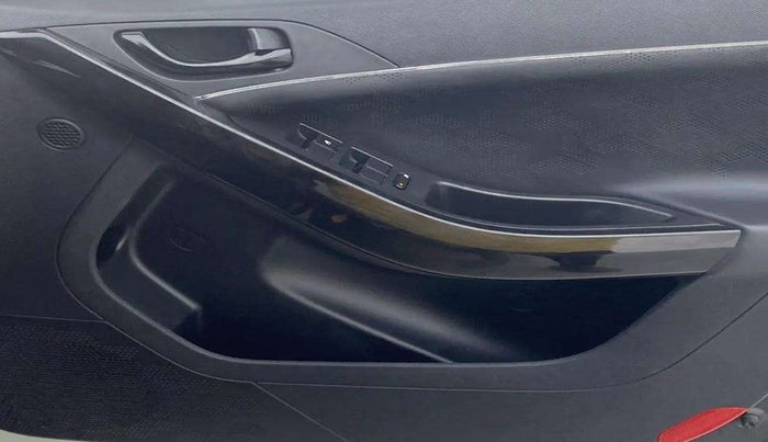2022 Tata NEXON XZ PLUS (O) PETROL DARK EDITION, Petrol, Manual, 45,917 km, Driver Side Door Panels Control