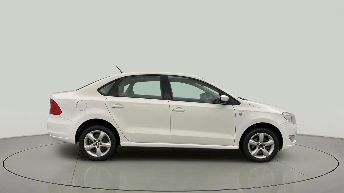 2013 Skoda Rapid AMBITION 1.6 MPI MT, Petrol, Manual, 85,935 km, Right Side View