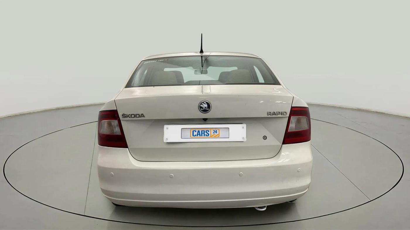 2013 Skoda Rapid AMBITION 1.6 MPI MT, Petrol, Manual, 85,935 km, Back/Rear