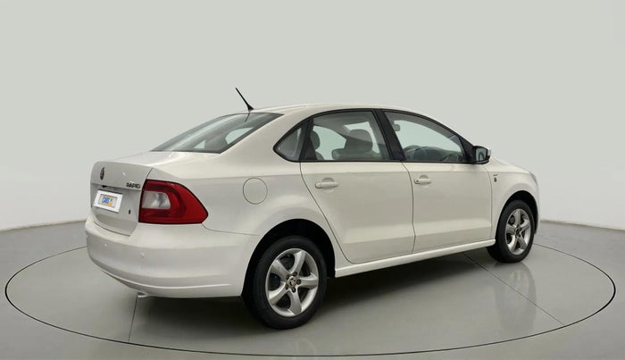 2013 Skoda Rapid AMBITION 1.6 MPI MT, Petrol, Manual, 85,935 km, Right Back Diagonal