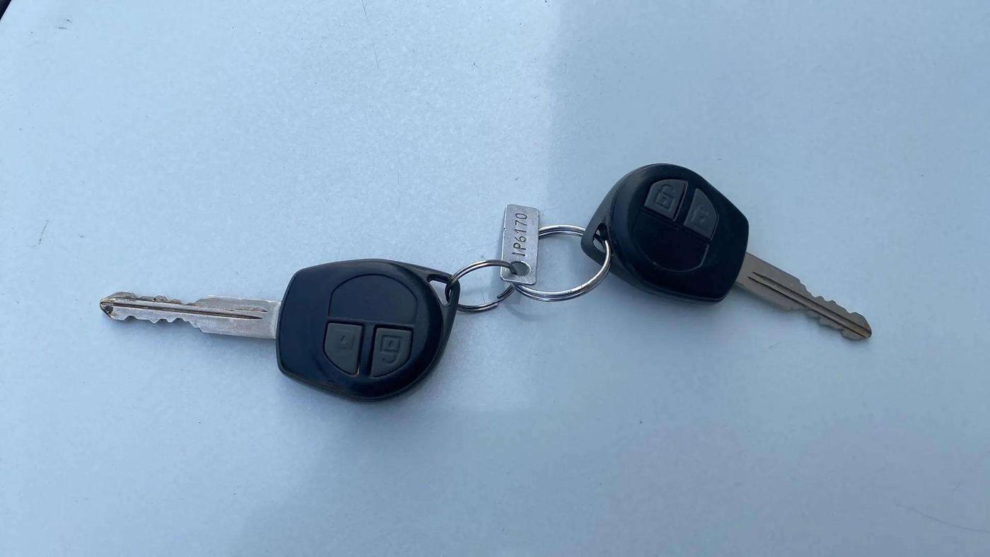 2015 Maruti Swift Dzire VXI, Petrol, Manual, 73,283 km, Key Close Up