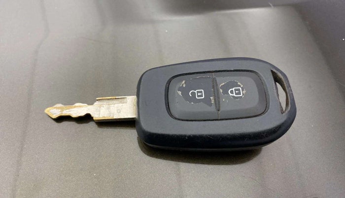 2018 Renault Kwid RXT 1.0 AMT (O), Petrol, Automatic, 38,152 km, Key Close Up