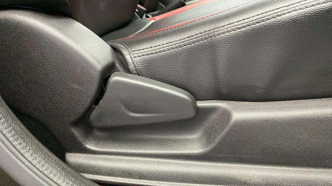 2018 Renault Kwid RXT 1.0 AMT (O), Petrol, Automatic, 38,152 km, Driver Side Adjustment Panel