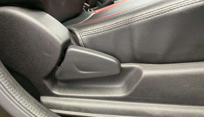 2018 Renault Kwid RXT 1.0 AMT (O), Petrol, Automatic, 38,152 km, Driver Side Adjustment Panel