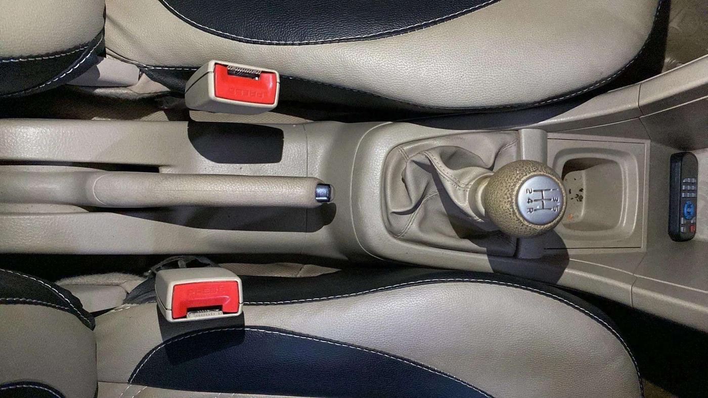 2016 Maruti Swift Dzire VXI, Petrol, Manual, 91,351 km, Gear Lever
