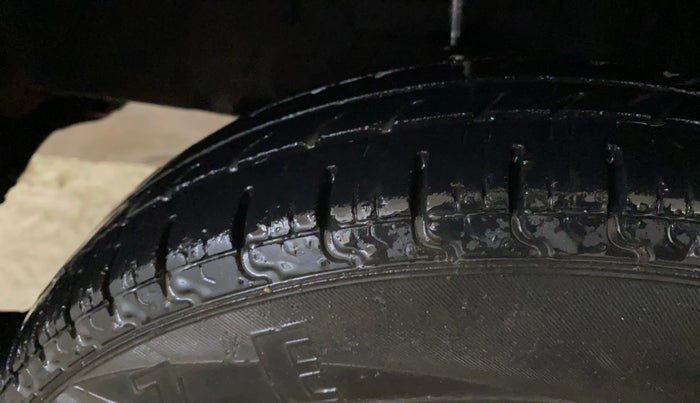 2016 Renault Kwid RXT 0.8, Petrol, Manual, 40,536 km, Right Rear Tyre Tread