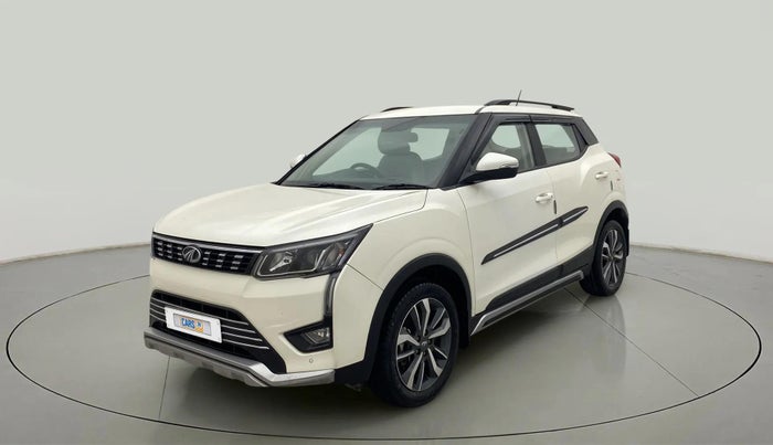 2021 Mahindra XUV300 W8 (O) 1.5 DIESEL, Diesel, Manual, 54,492 km, Left Front Diagonal