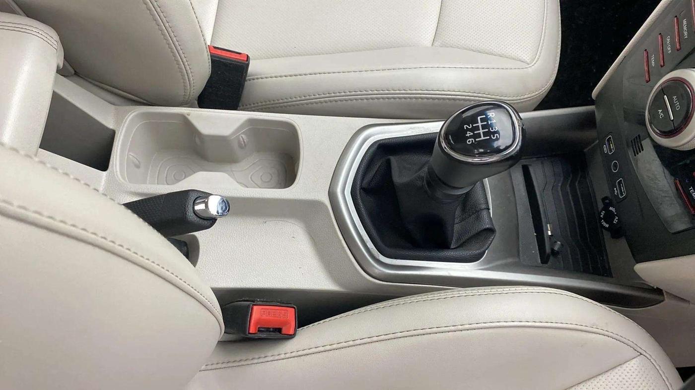 2021 Mahindra XUV300 W8 (O) 1.5 DIESEL, Diesel, Manual, 54,492 km, Gear Lever