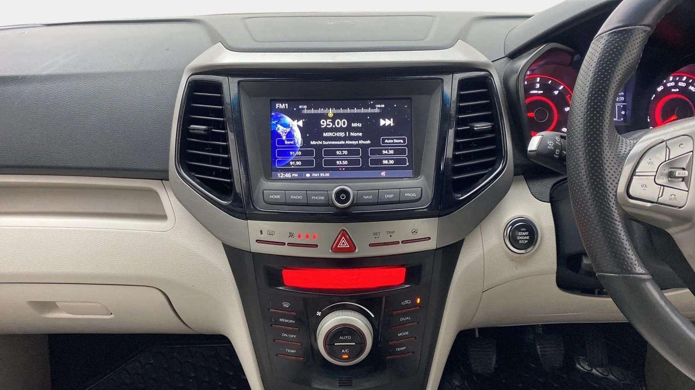 2021 Mahindra XUV300 W8 (O) 1.5 DIESEL, Diesel, Manual, 54,492 km, Air Conditioner