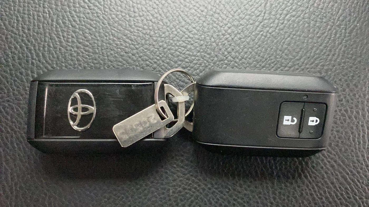 2019 Toyota Glanza V, Petrol, Manual, 93,378 km, Key Close Up