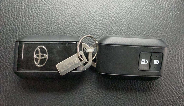 2019 Toyota Glanza V, Petrol, Manual, 93,378 km, Key Close Up