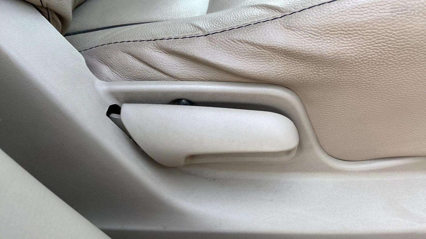 2016 Maruti Swift Dzire VXI, Petrol, Manual, 66,598 km, Driver Side Adjustment Panel