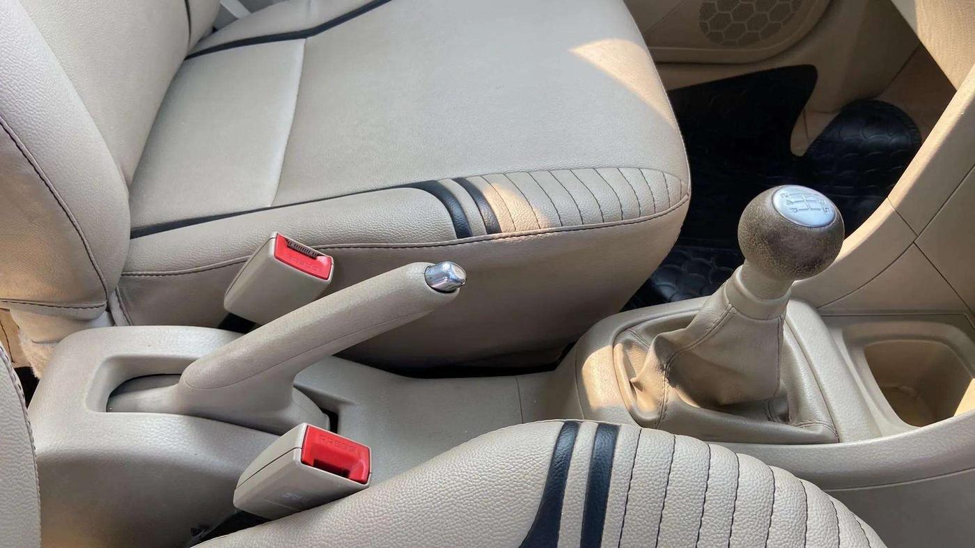 2016 Maruti Swift Dzire VXI, Petrol, Manual, 66,598 km, Gear Lever