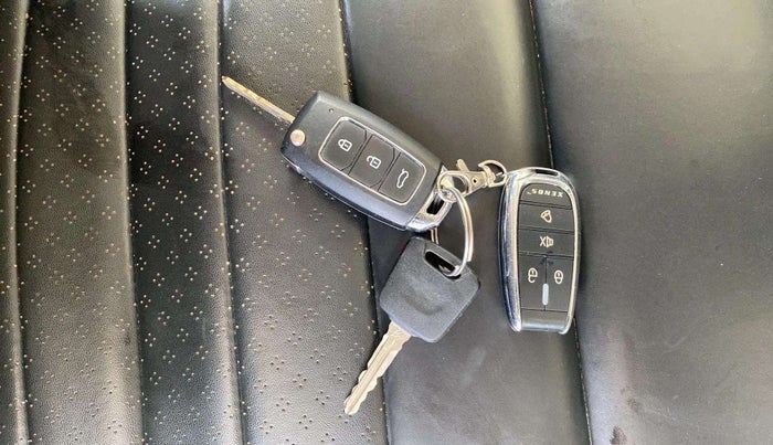 2023 Nissan MAGNITE XE, Petrol, Manual, 18,924 km, Key Close Up