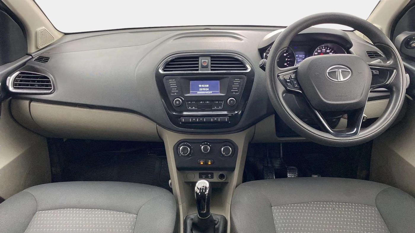 2018 Tata Tiago XZ PETROL, Petrol, Manual, 70,804 km, Dashboard