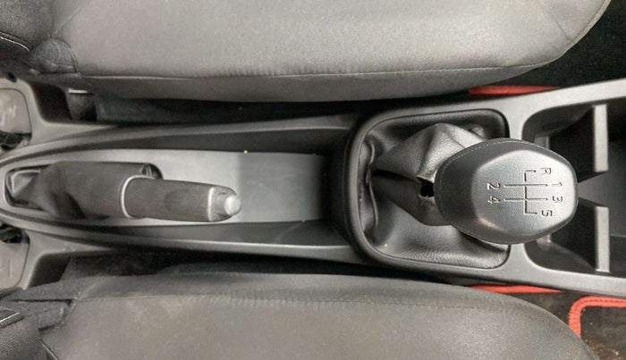 2024 Renault Kwid RXL 1.0 (O), Petrol, Manual, 270 km, Gear Lever