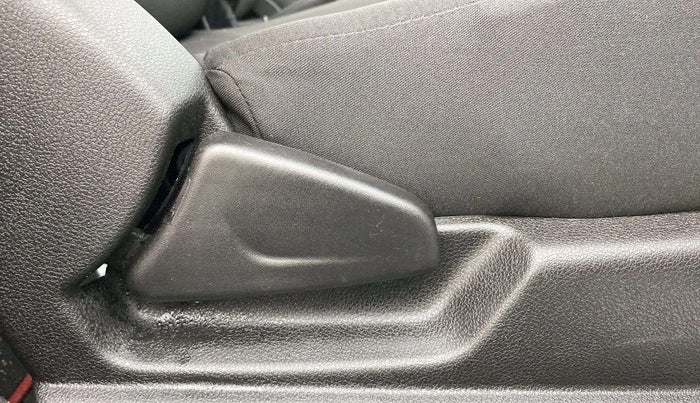 2024 Renault Kwid RXL 1.0 (O), Petrol, Manual, 270 km, Driver Side Adjustment Panel