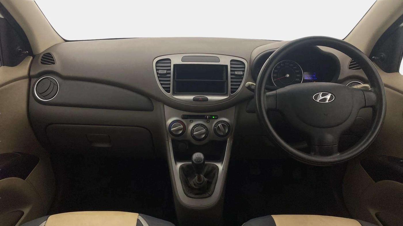 2013 Hyundai i10 MAGNA 1.1, CNG, Manual, 69,357 km, Dashboard